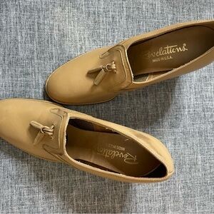 VINTAGE (60’s) Revelations Beige Shoes Size 10 M New